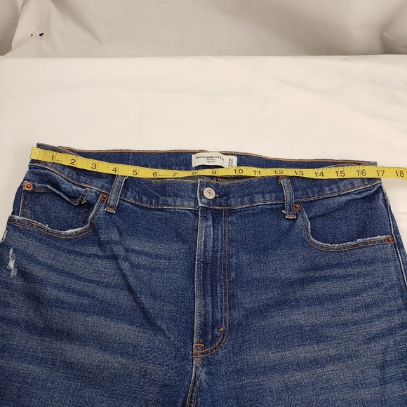 Abercrombie and Fitch The Mom High Rise Jeans Size 32 - Picture 7 of 7